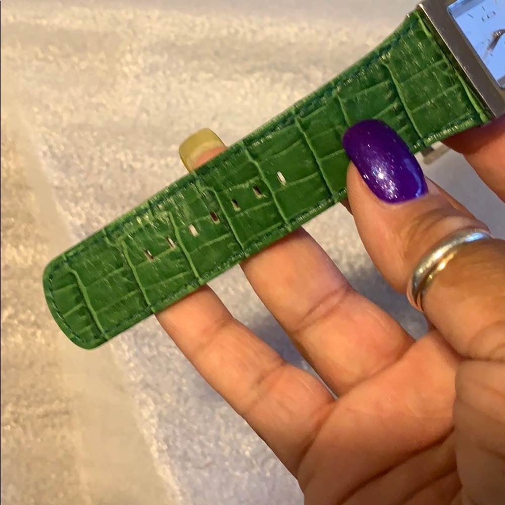 Needs battery - Picture 5 of 5